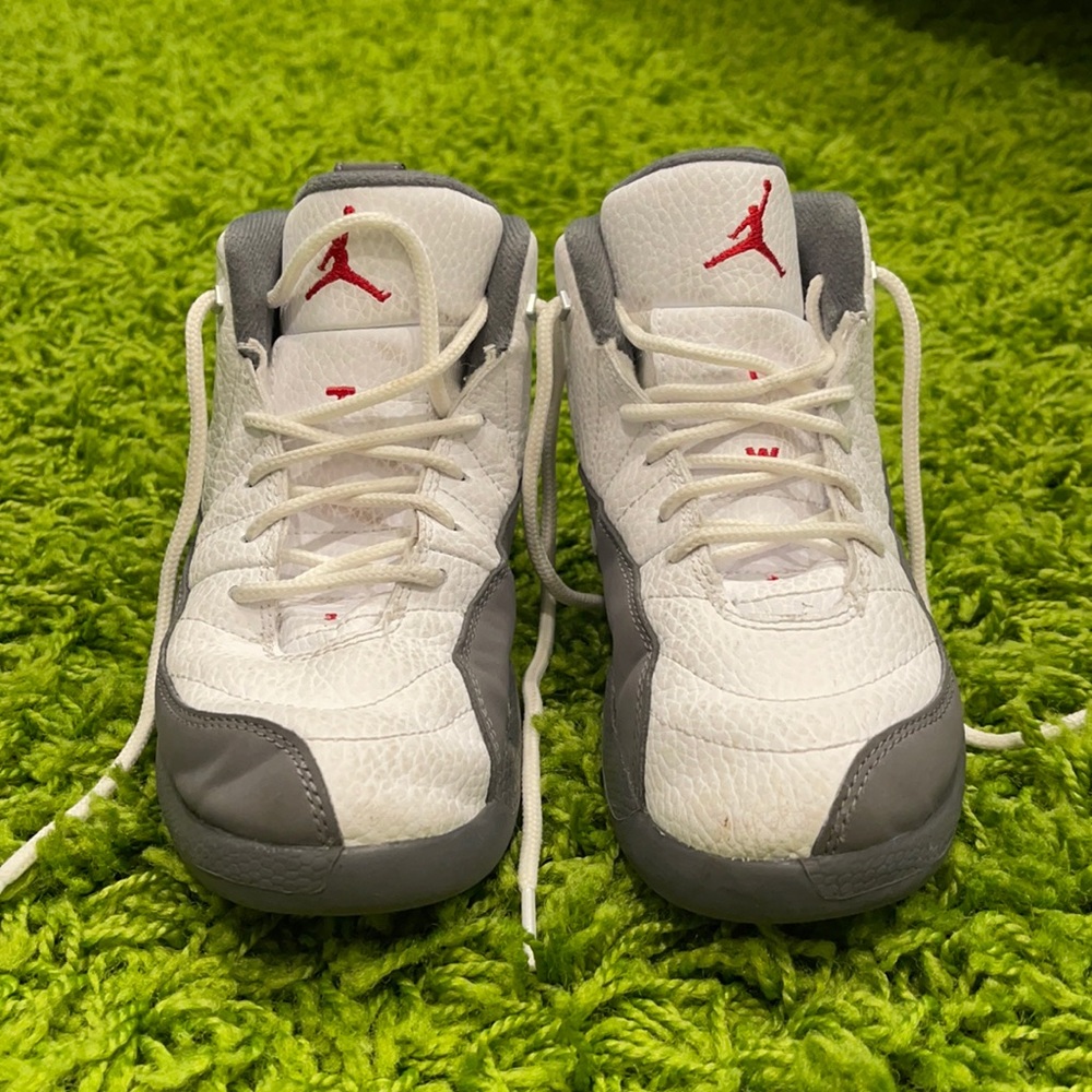 Little kids Nike Jordan retro 12. Size 1.5